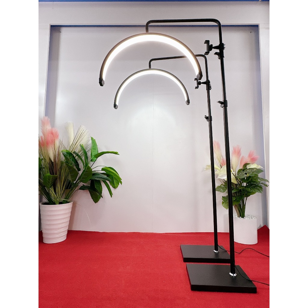Đèn led hình bán nguyệt dùng để livestream