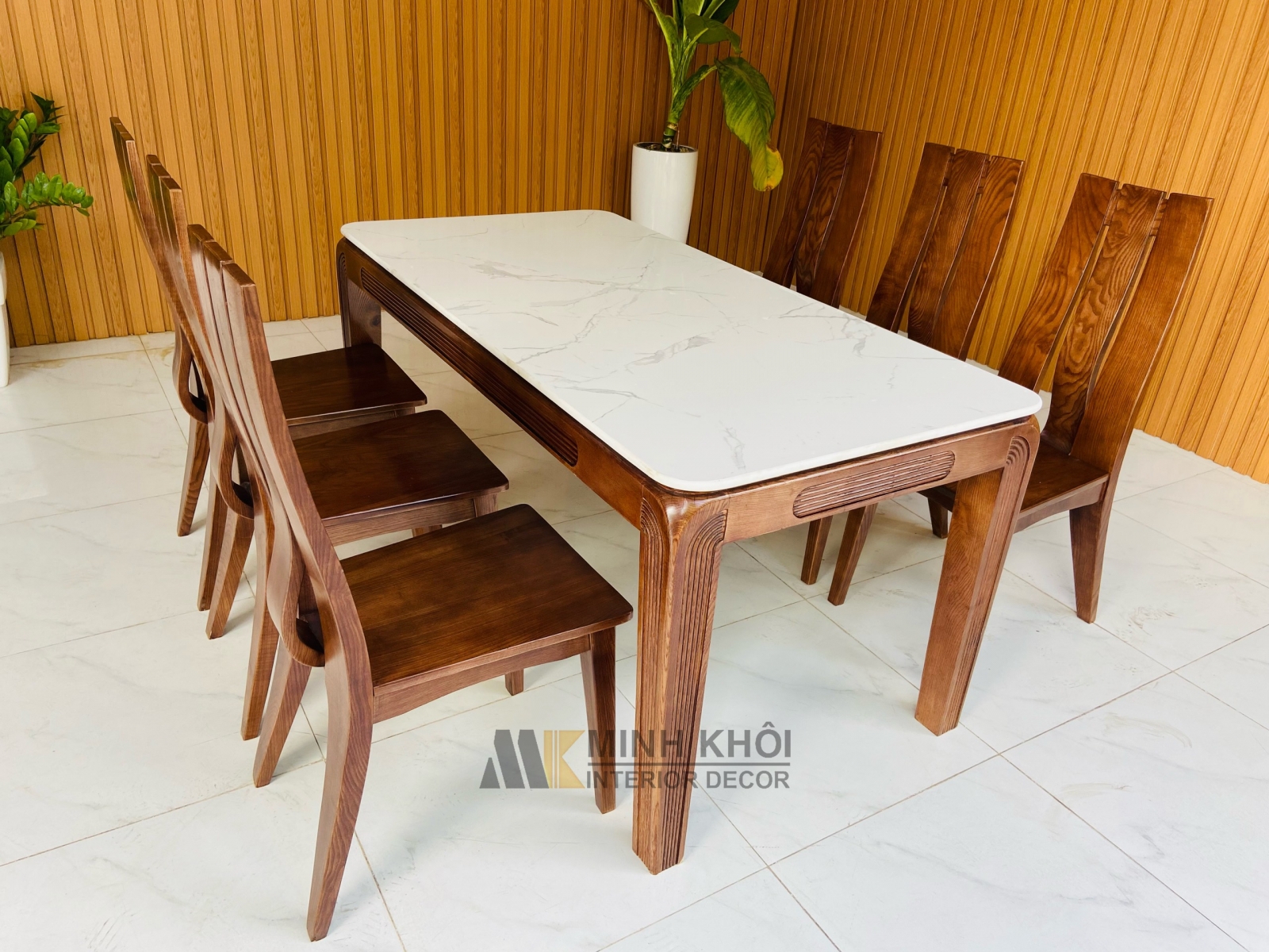 Bàn ăn khung bằng gỗ công nghiệp